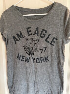 American Eagle Gray Graphic Tee with Leopard Face